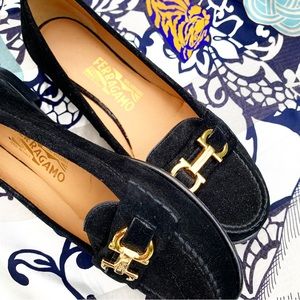 SALVATORE FERRAGAMO black suade flats slip on shoes size 7 1/2 B classic